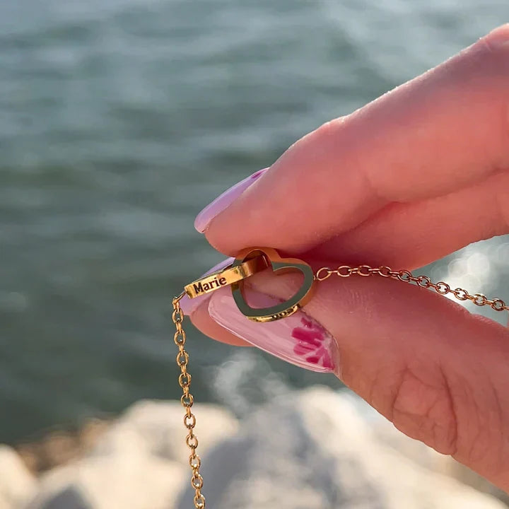 Dárková krabička s věčnou růží – gravírovaný náhrdelník se dvěma srdci